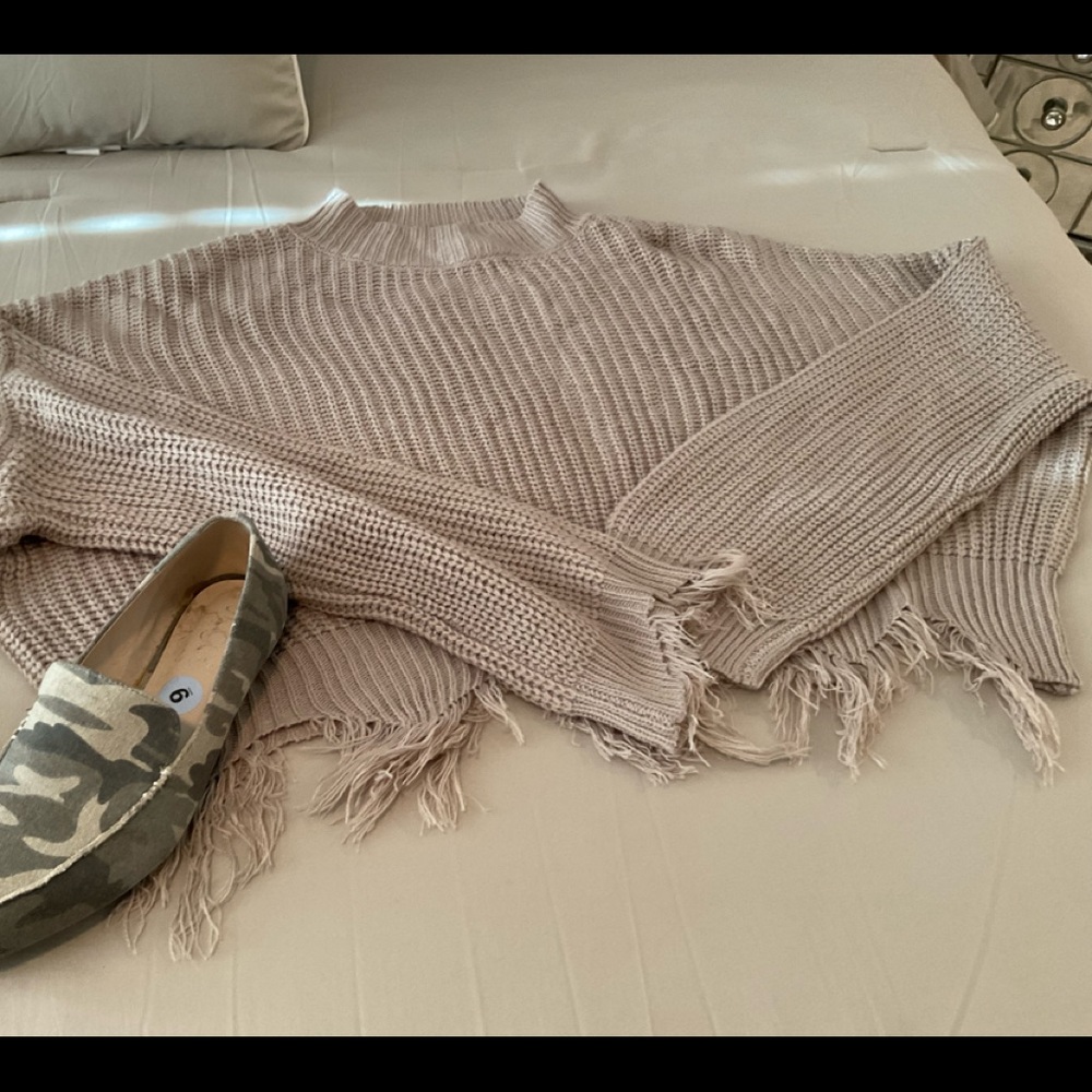 RUE 21 PLUS -Beige Destructed Hem Crop Sweater - Picture 6 of 9
